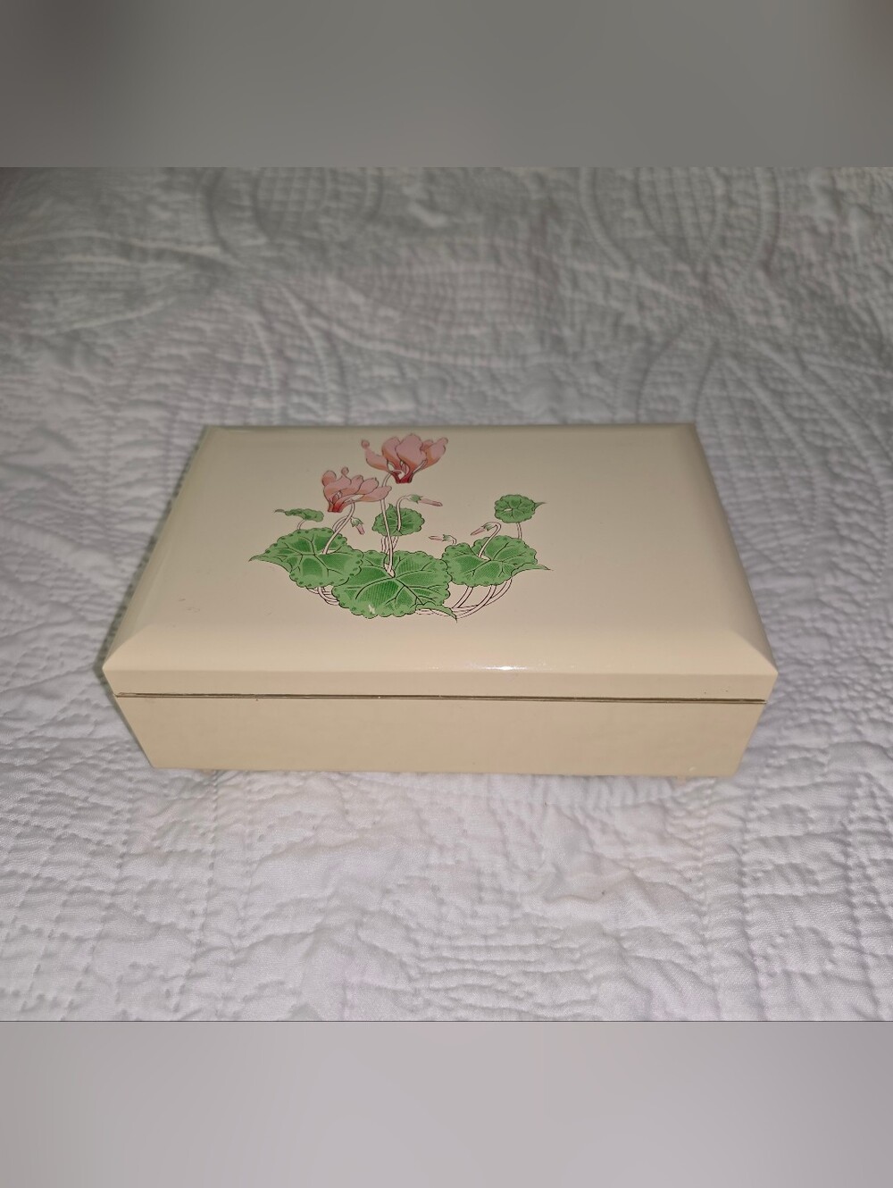 Vintage Otagiri 1979s 1980s Ivory White Lacquerware Floral Musical Jewelry Box